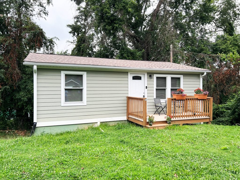 32-Pine-Grove-Ave1a